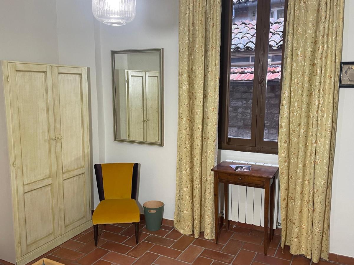 Numero 6 Todi Exterior foto