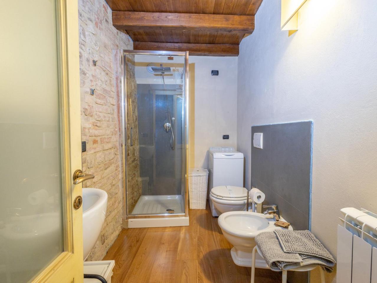 Numero 6 Todi Exterior foto